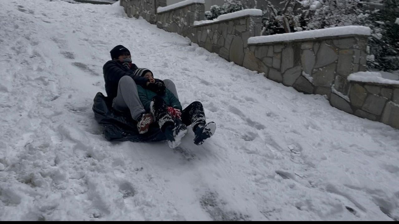 Bursa'da Yeni Yıl Karla Karşılandı