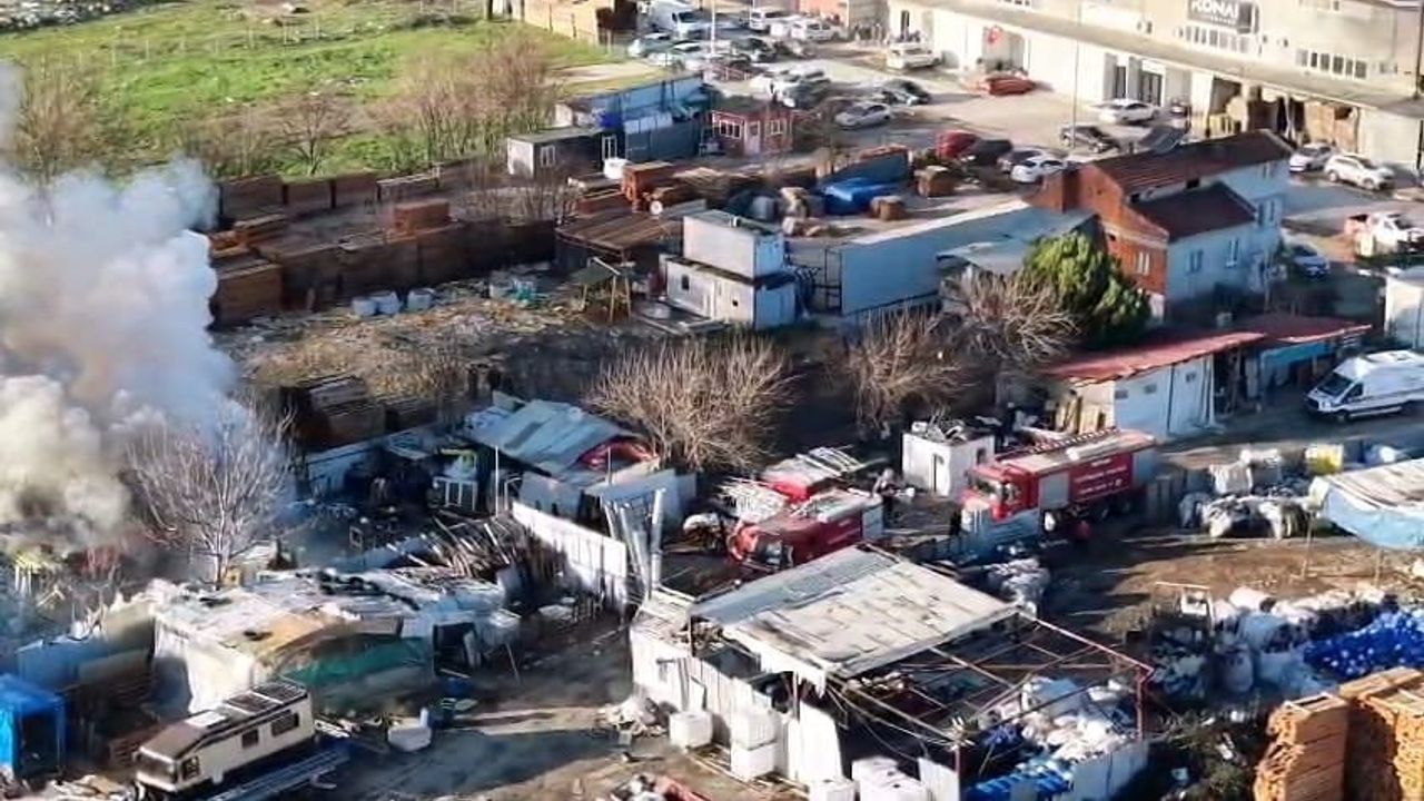 Bursa İnegöl'de Hurdacıda Yangın Çıktı