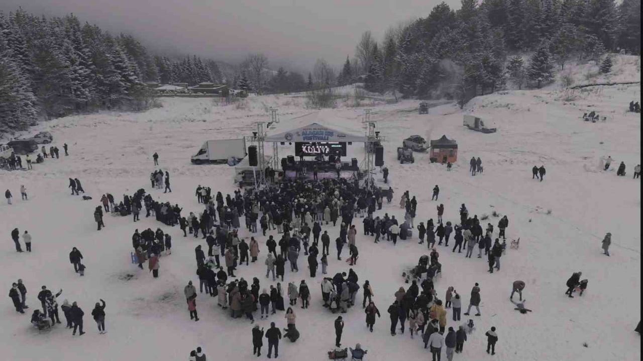 Bursa Kış Festivali'nde Yoğun Katılım Trafik Sorunlarına Neden Oldu