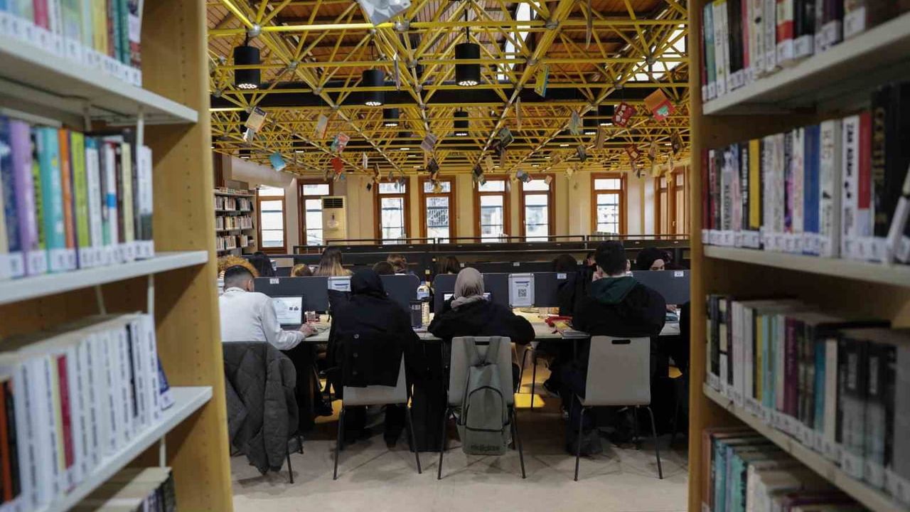 Bursa'nın Kütüphaneleri Bilgiye Açılan Kapı Olmaya Devam Ediyor