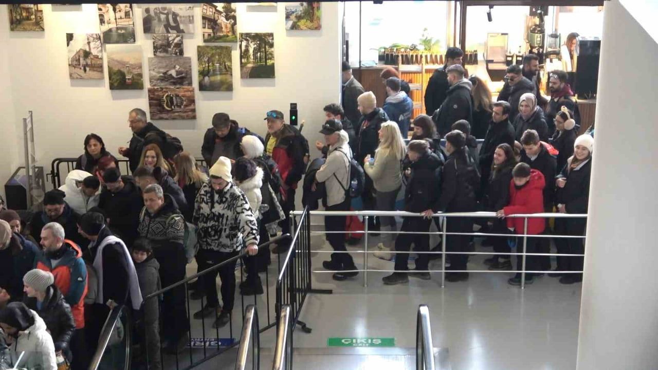 Bursa Teleferikinde Uzayan Kuyruklar