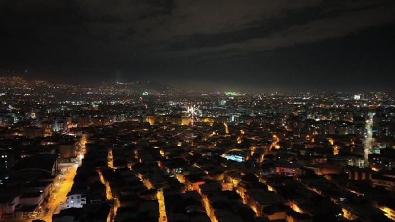 Bursalılar Yeni Yıla Havai Fişeklerle Girdi