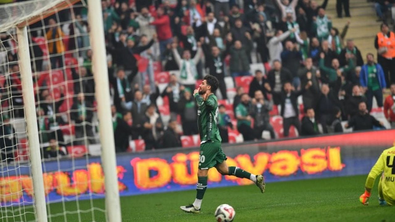 Bursaspor, Yeni Mersin İdman Yurdu'nu 3-0 Geçti