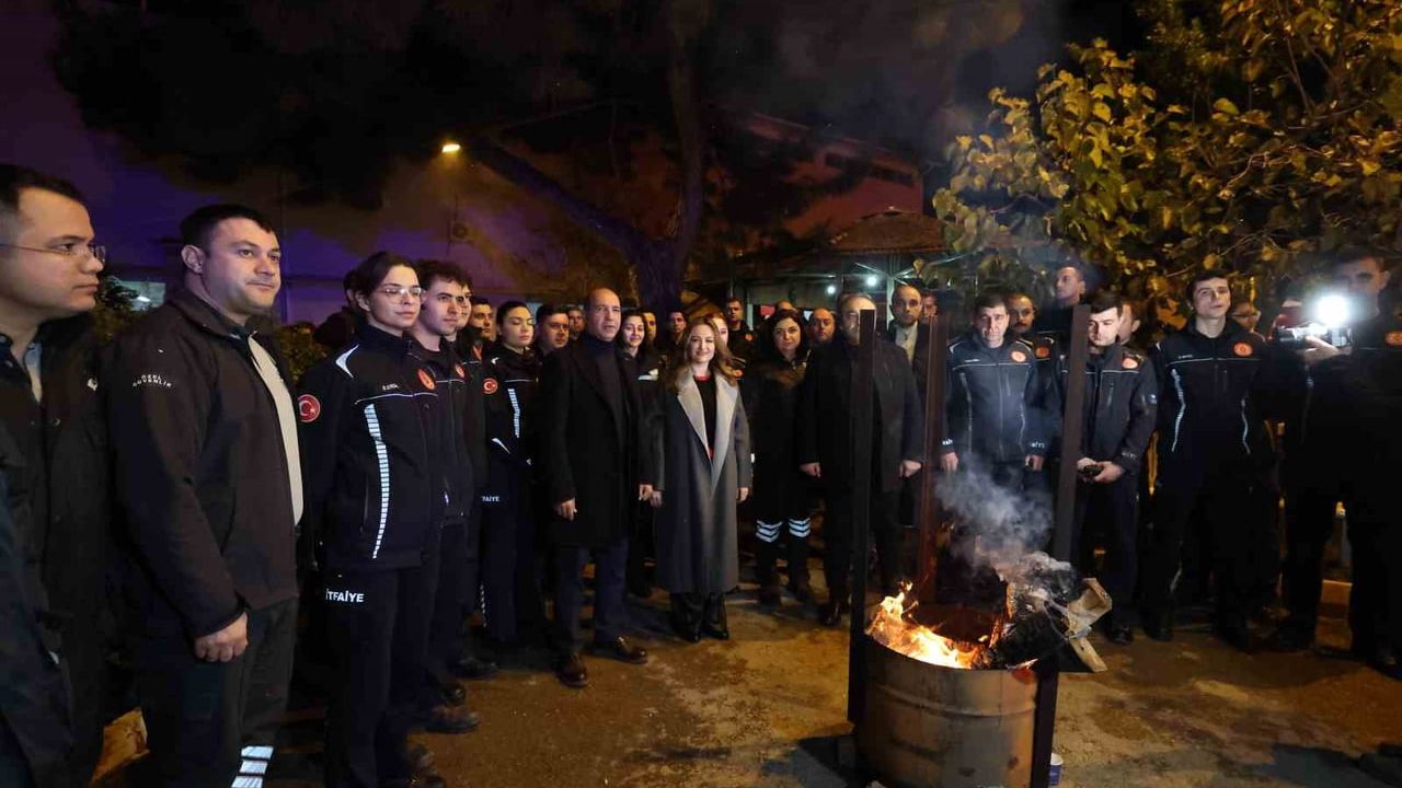 Büşra Özdemir, 2026 Yılını İtfaiye Personeliyle Karşıladı