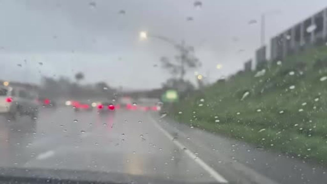 California'da Şiddetli Yağışlar Hava Trafiğini Aksattı
