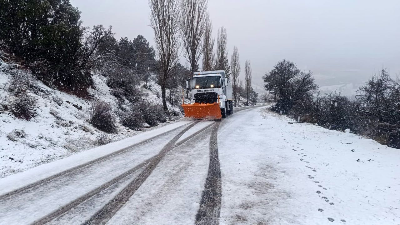 Çameli Belediyesi Kış Koşullarında Hızla Hareket Geçti