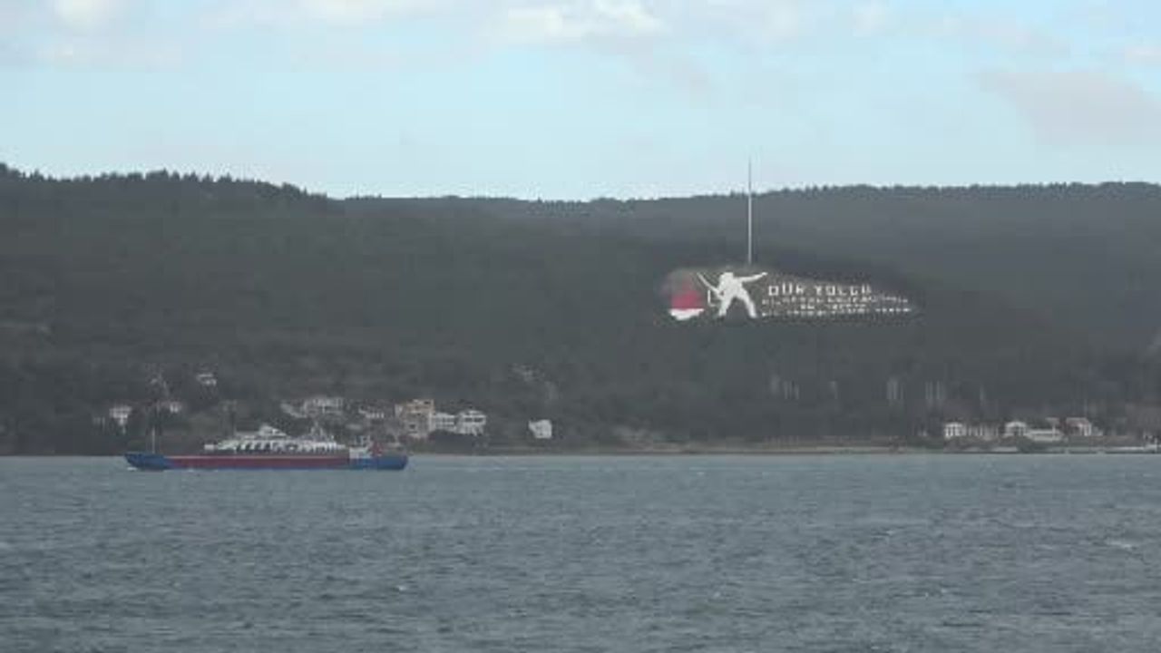 Çanakkale Boğazı Fırtına Nedeniyle Trafiğe Kapandı