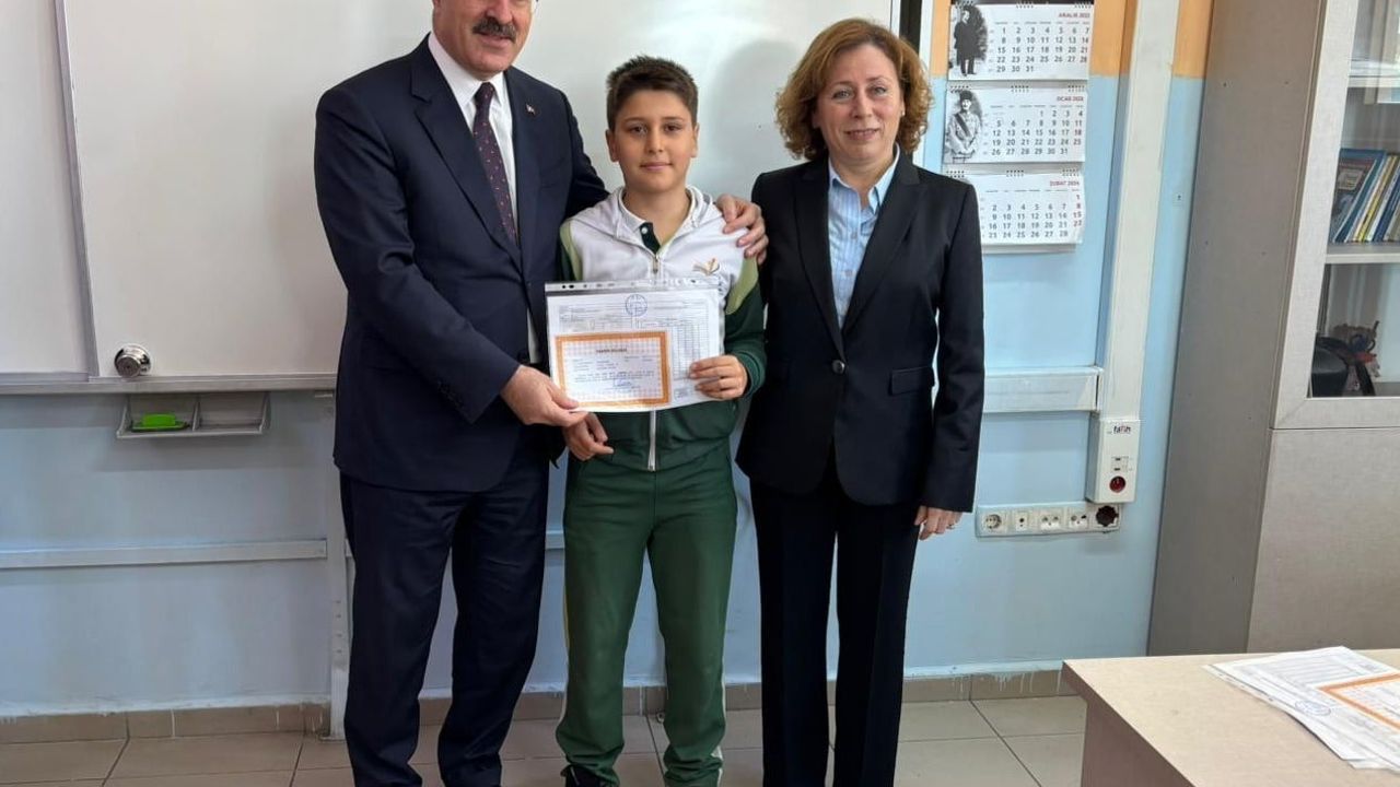 Çanakkale'de 80 Bin 283 Öğrenci Karnelerini Aldı