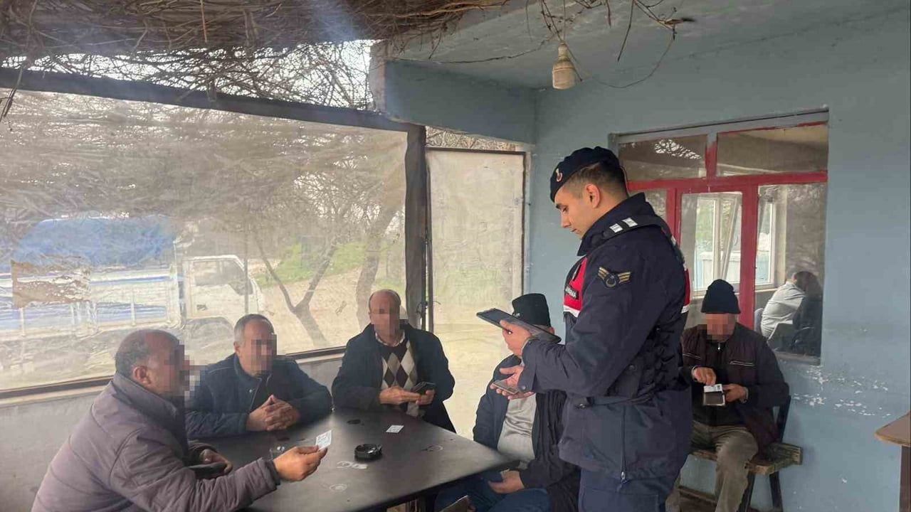 Çanakkale'de 'Huzurlu Sokaklar' Uygulaması ile 22 Şüpheli Yakalandı