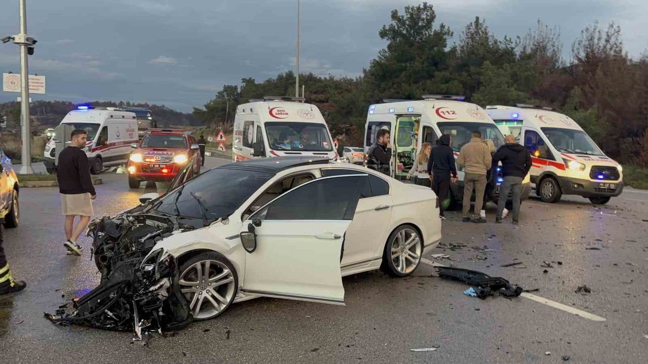 Çanakkale'de Otomobil Kazası: 5 Yaralı