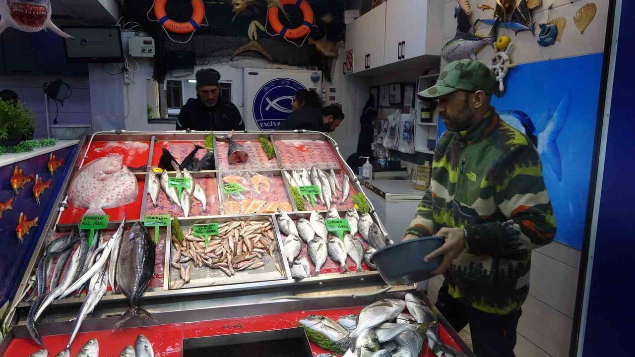 Çanakkale'de Torik Balığı Tezgahlara Geldi