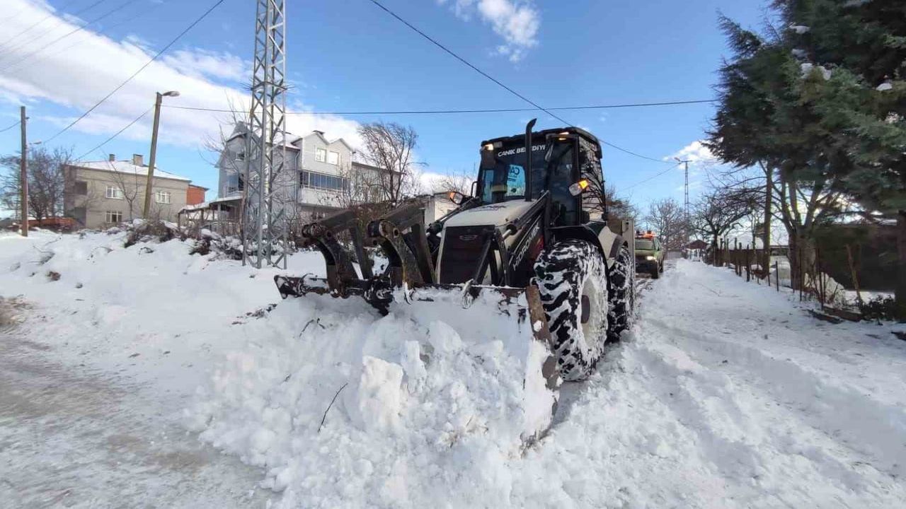 Canik’te Karla Mücadele ve Sıcak İkramlar