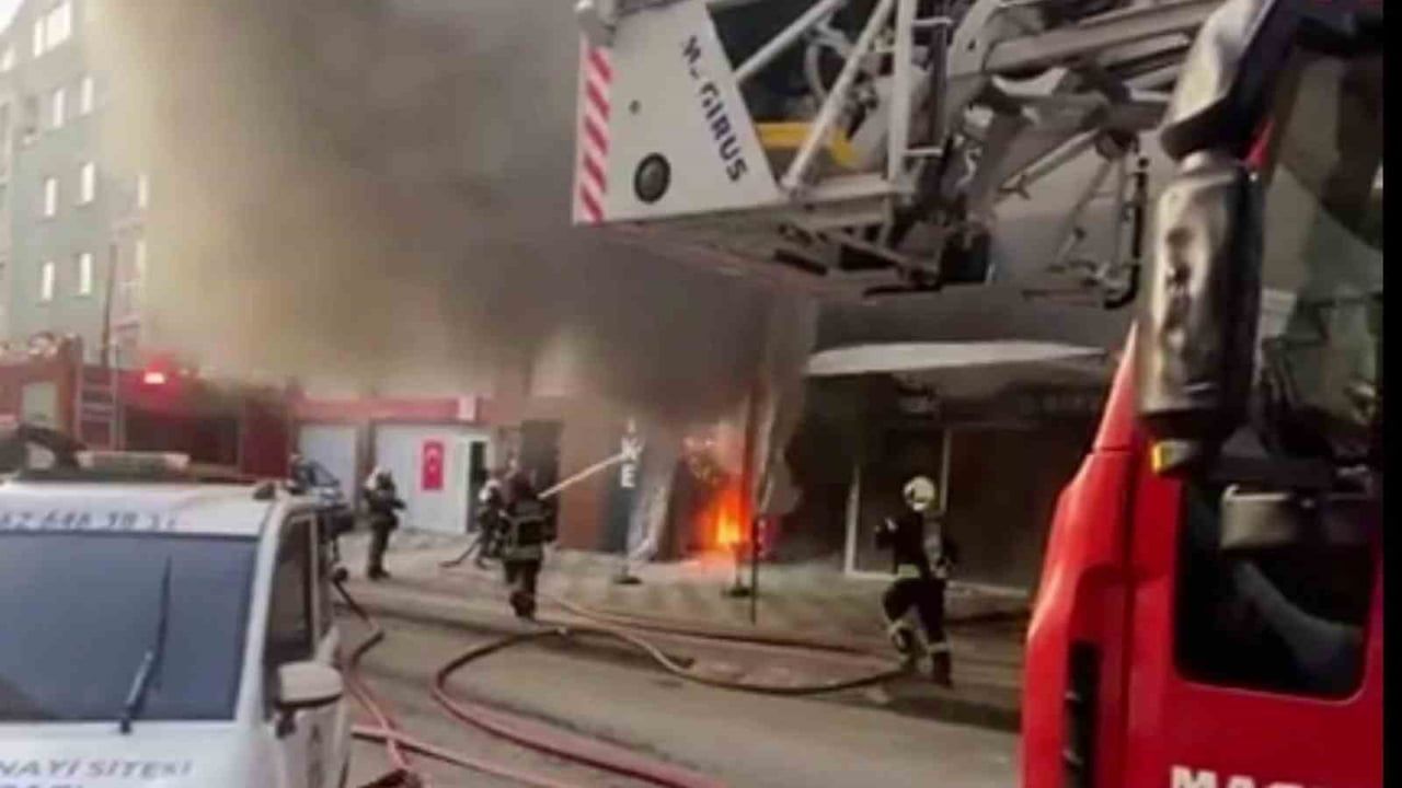 Çayırova'da Bisiklet Tamiri Dükkanında Yangın