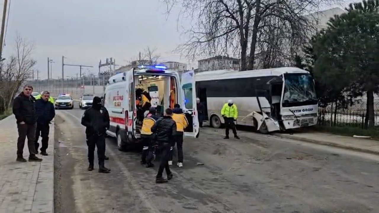 Çerkezköy'de İşçi Servisleri Kafa Kafaya Çarpıştı