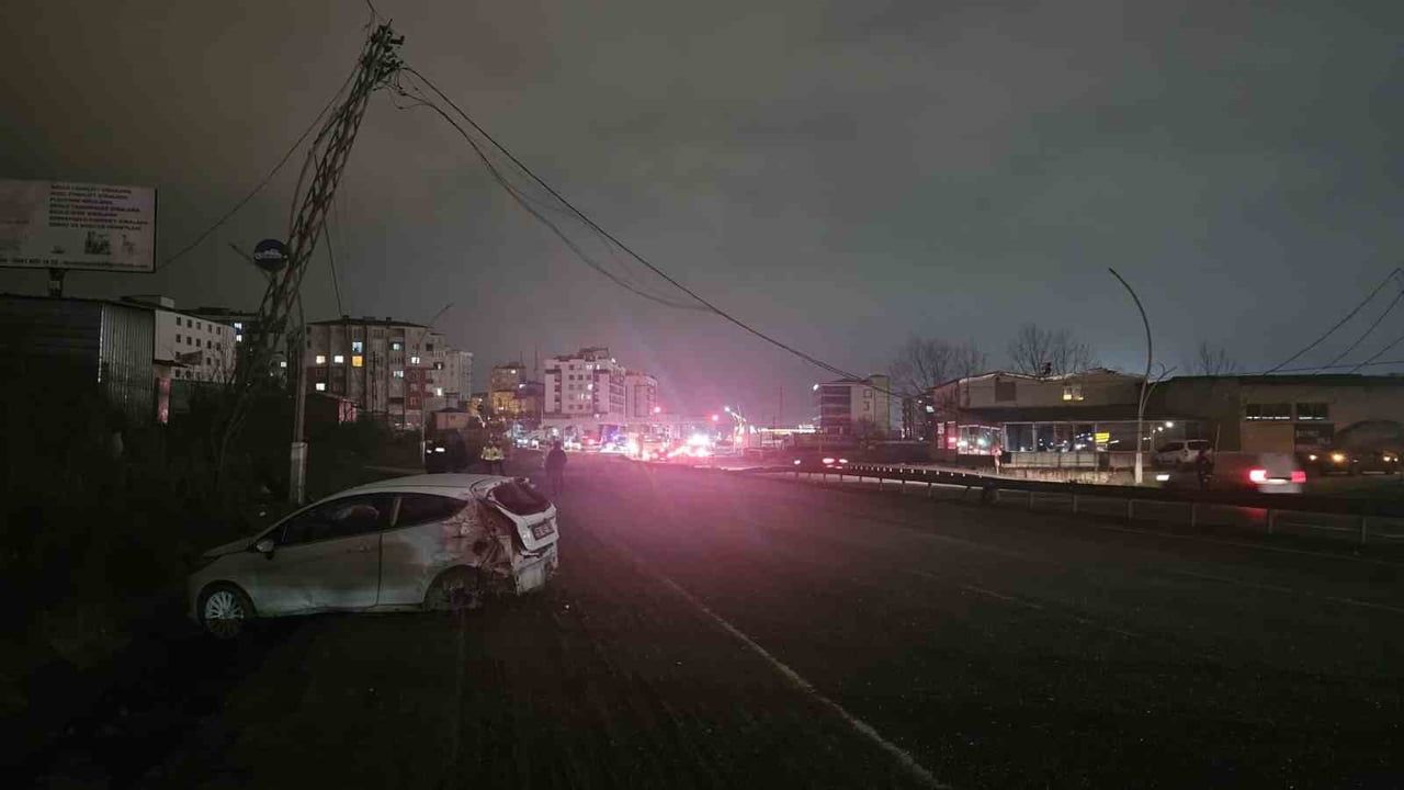 Çerkezköy'de Trafik Kazası: Ekip Araçlarına Çarpıldı