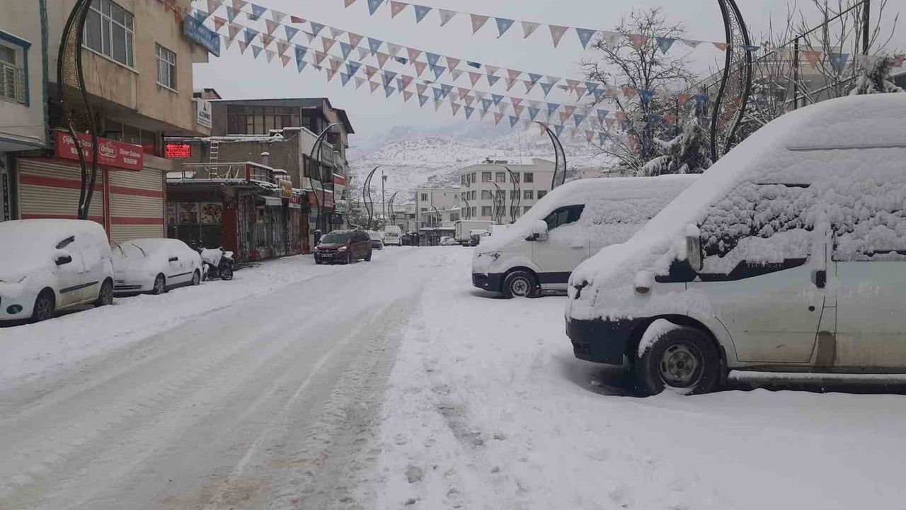 Çermik'te Kar Yağışı Etkili Oldu