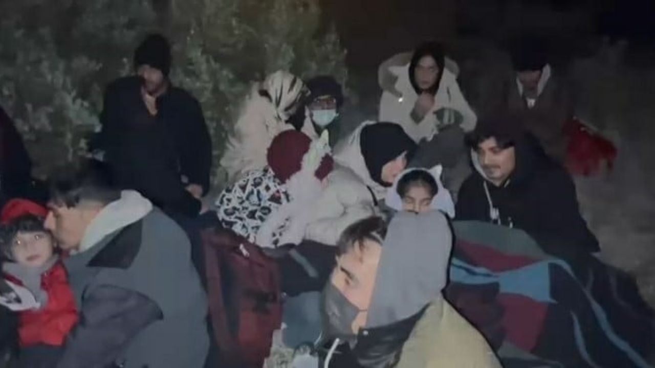 Çeşme’de 25 Düzensiz Göçmen Yakalandı