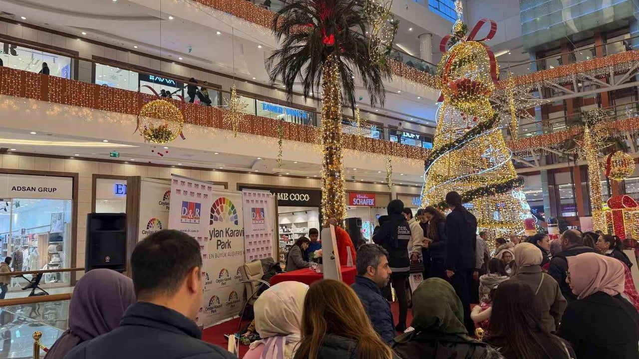 Ceylan Karavil Park AVM'de Yazar İmza Günü