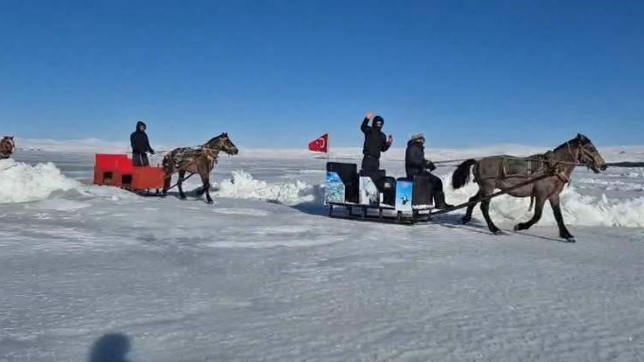 Çıldır Gölü'ndeki Kış Keyfi: Donmuş Göl ve Atlı Kızak Turları
