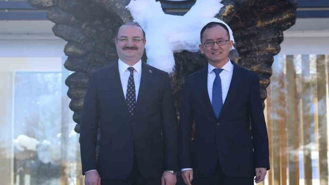 Çin Büyükelçisi Jiang Xuebin Atatürk Üniversitesini Ziyaret Etti