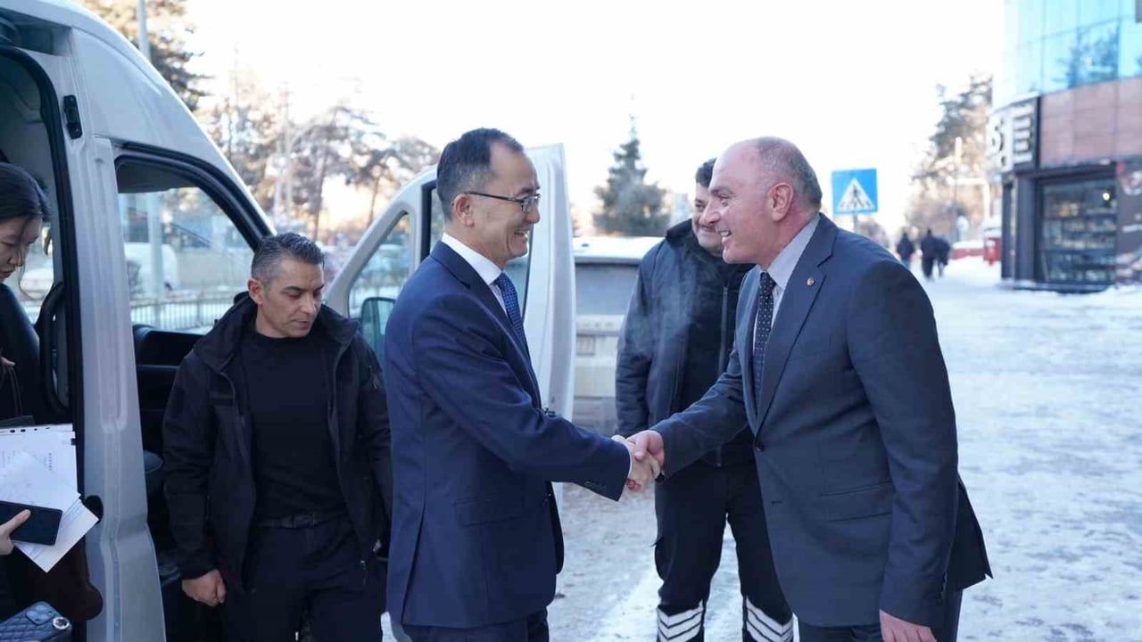 Çin Büyükelçisi Jiang Xuebin ETSO'yu Ziyaret Etti