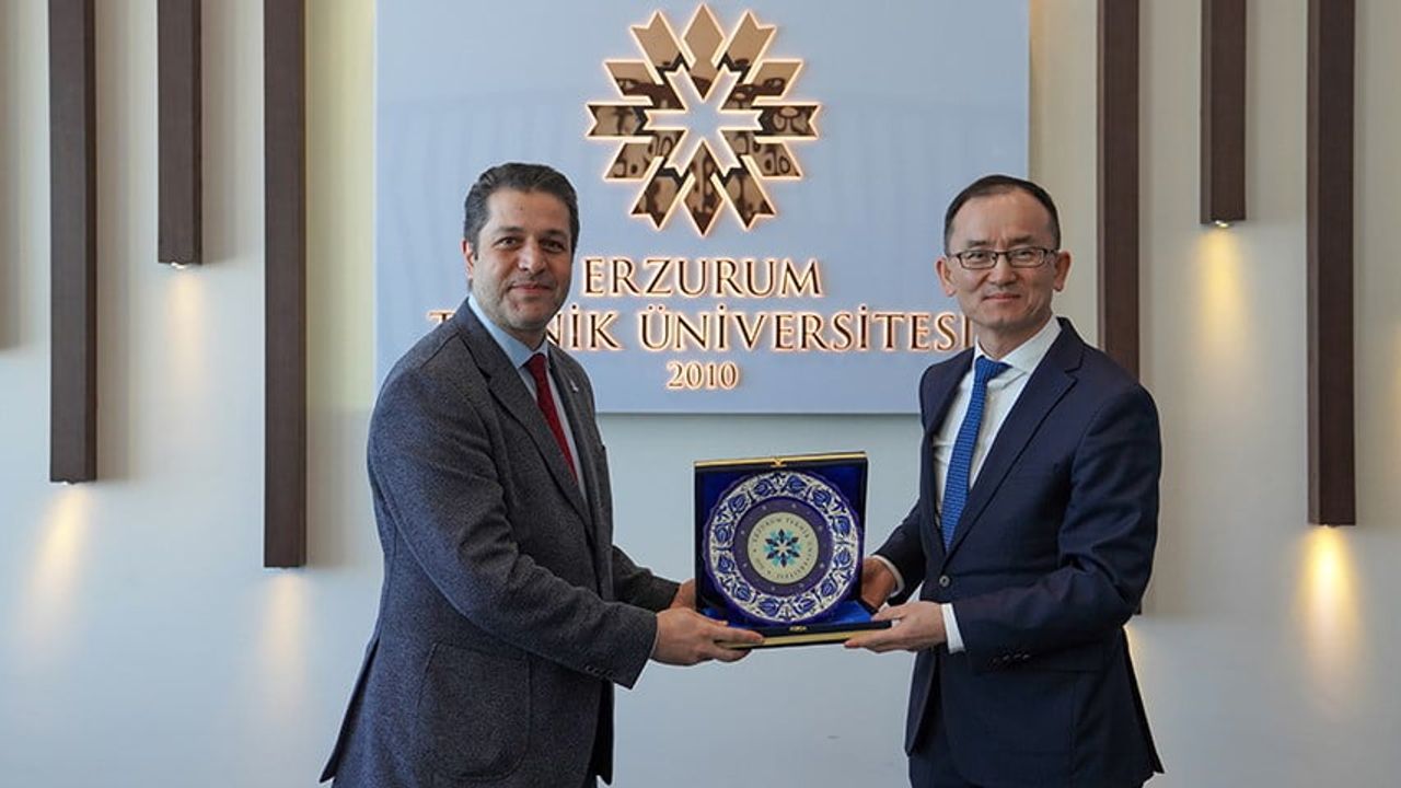 Çin Büyükelçisi Jiang Xuebin, ETÜ’yü Ziyaret Etti