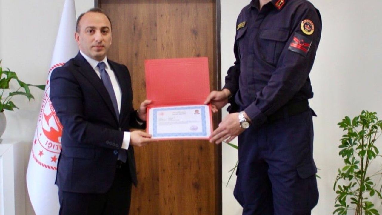 Çine Kaymakamı Erdoğan, Jandarma Personeline Başarı Belgeleri Takdim Etti