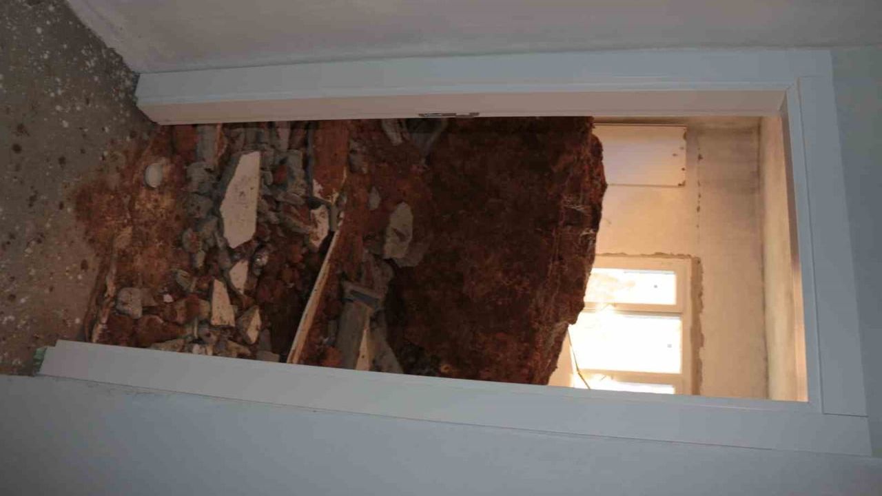 Cizre'de Heyelan Faciasi: Dev Kayalar Evi Yerle Bir Etti