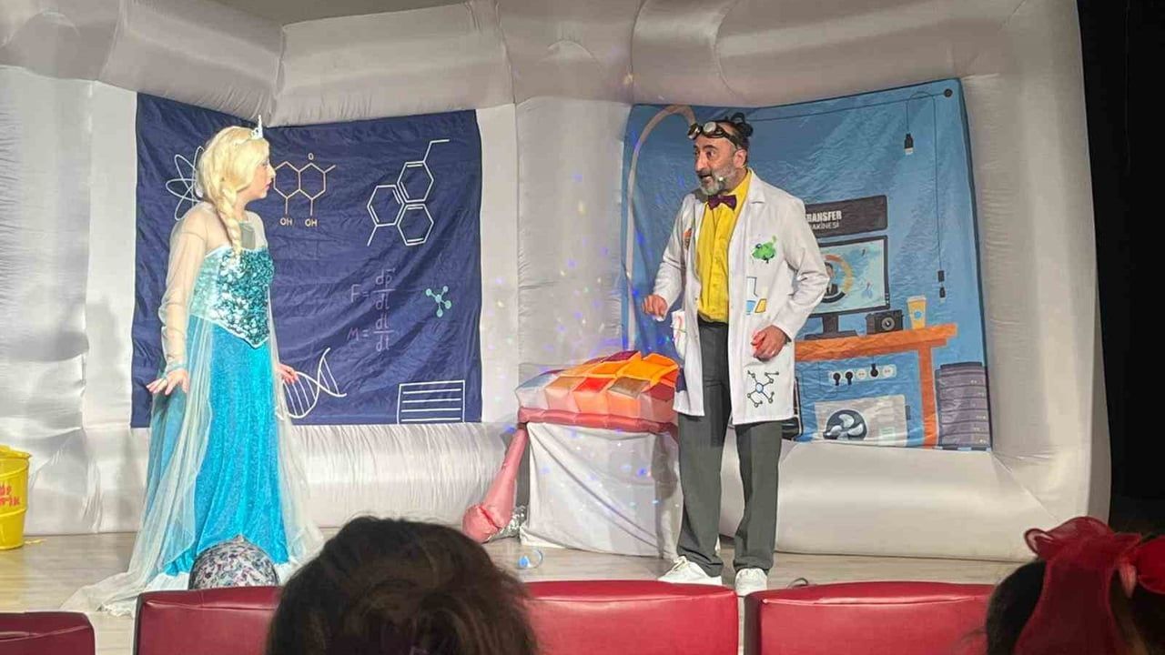 Çocuklar Eğlenirken Öğreniyor: Anka Çocuk Tiyatrosu Tavşanlı'da