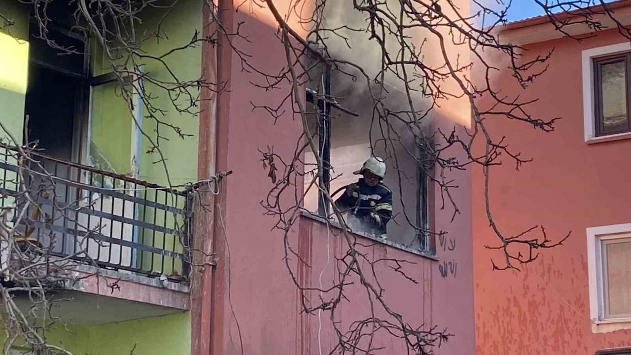 Çorum'da Metruk Binada Yangın Paniği