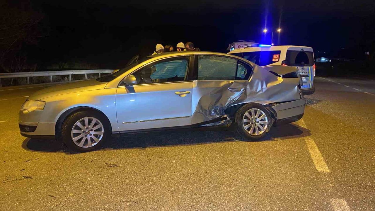 Çorum'da Otomobil ve Hafif Ticari Araç Çarpıştı: 5 Yaralı