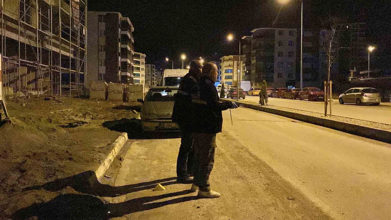 Çorum'da Rastgele Ateş Açan Maganda Camı Kırdı