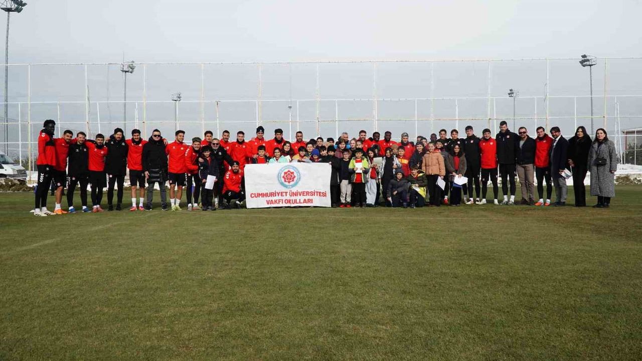 CÜ Vakfı Okulları'ndan Sivasspor'a Moral Ziyareti