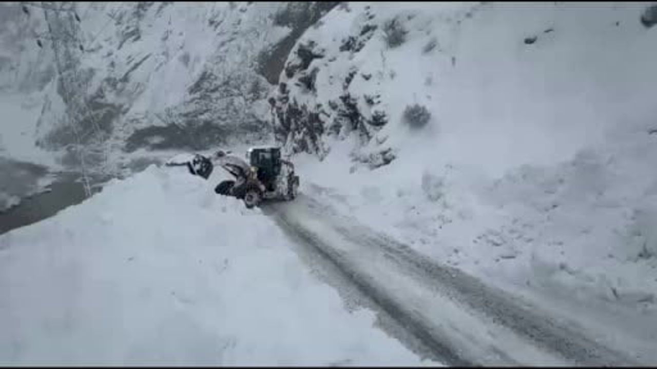 Çukurca Yolunda Çığ Temizliği