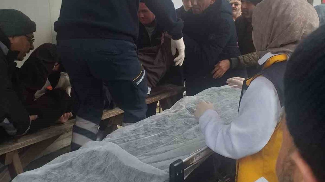 Cuma Namazında Fenalaşan Vatandaş Hayatını Kaybetti