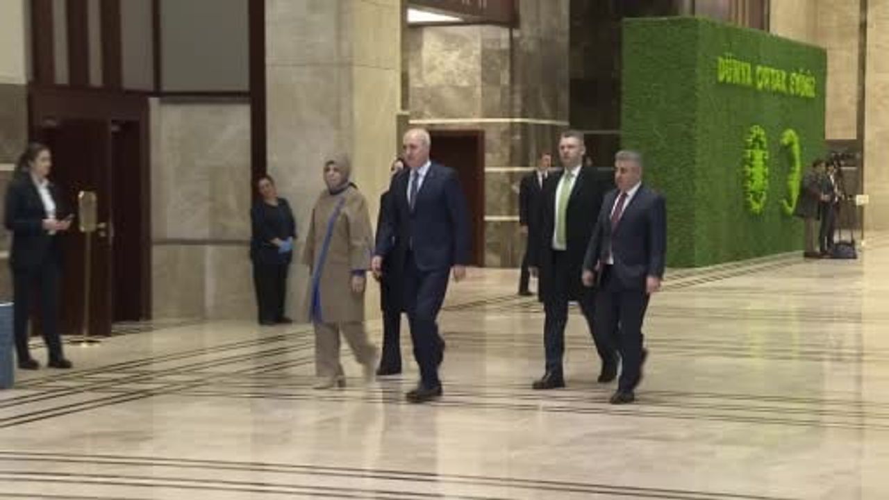 Cumhurbaşkanı Erdoğan, Malezya Başbakanı İbrahim'e Cumhuriyet Nişanı Verdi