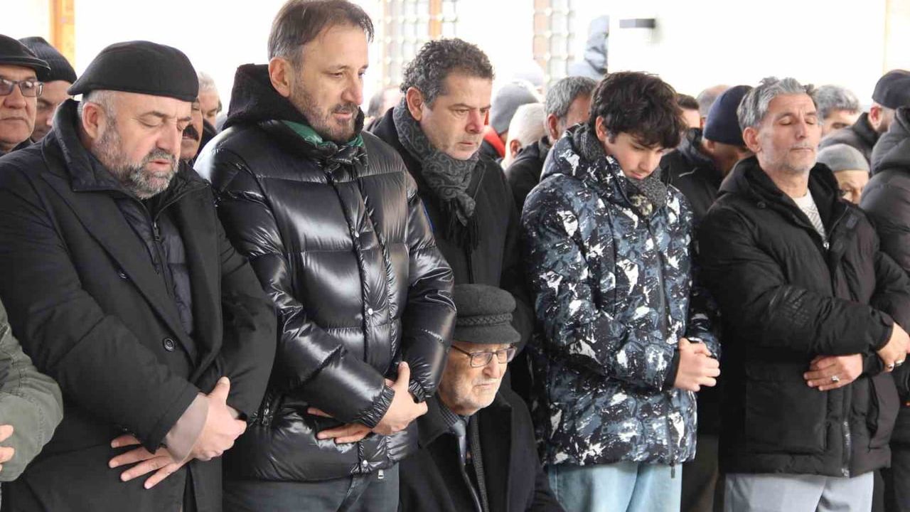 Cüneyt Özdemir'in Annesi Hamiyet Özdemir Son Yolculuğuna Uğurlandı