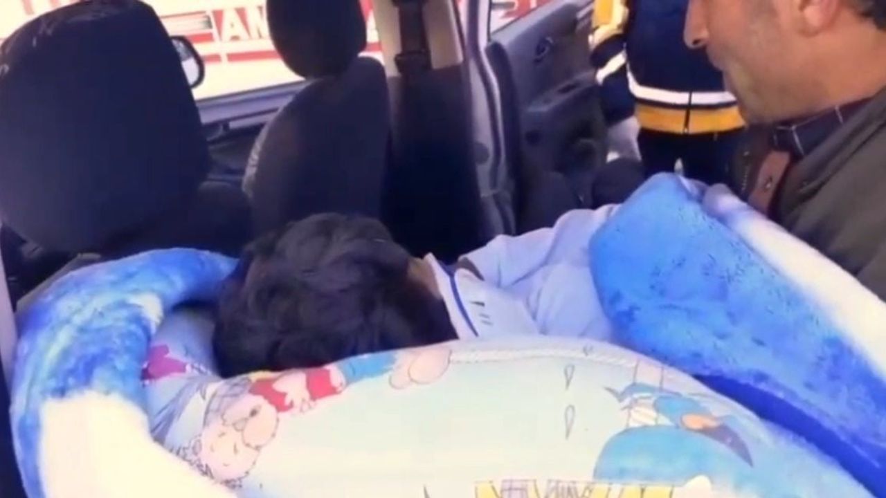 Damdaki Genç, Karla Mücadele Ekipleri Tarafından Kurtarıldı