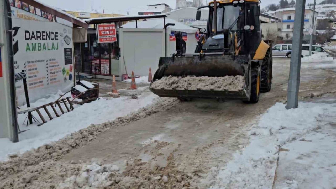 Darende Belediyesi Karla Mücadelede Sürekli Sahada