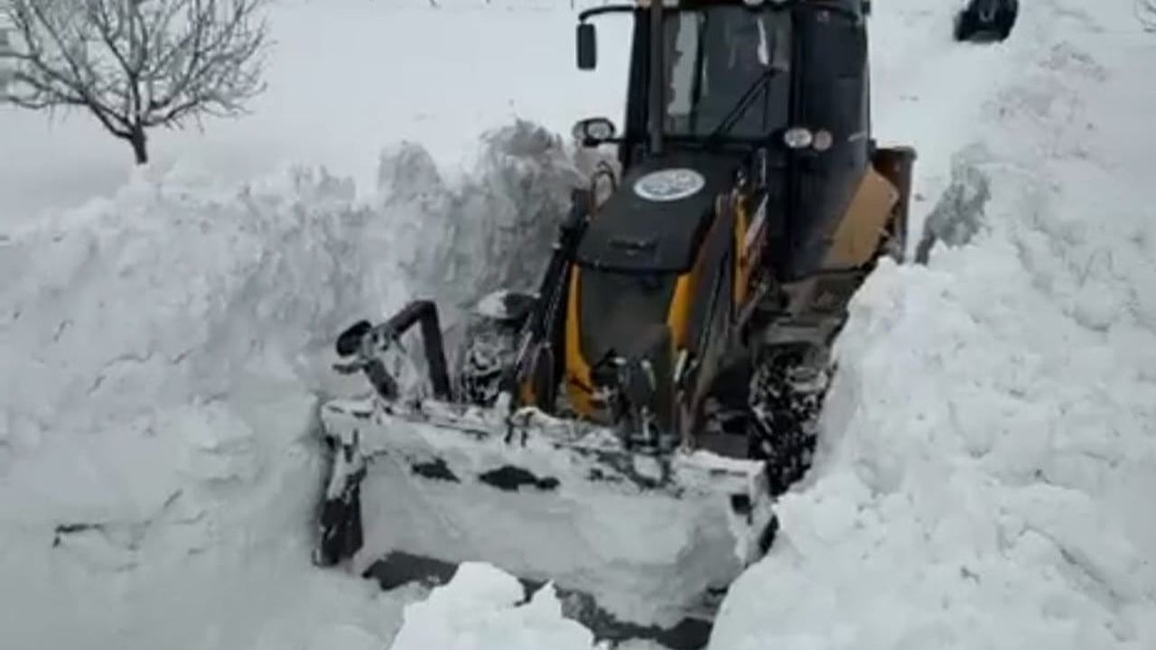 Darende Belediyesi Karla Mücadelede Zirveye Çıkıyor