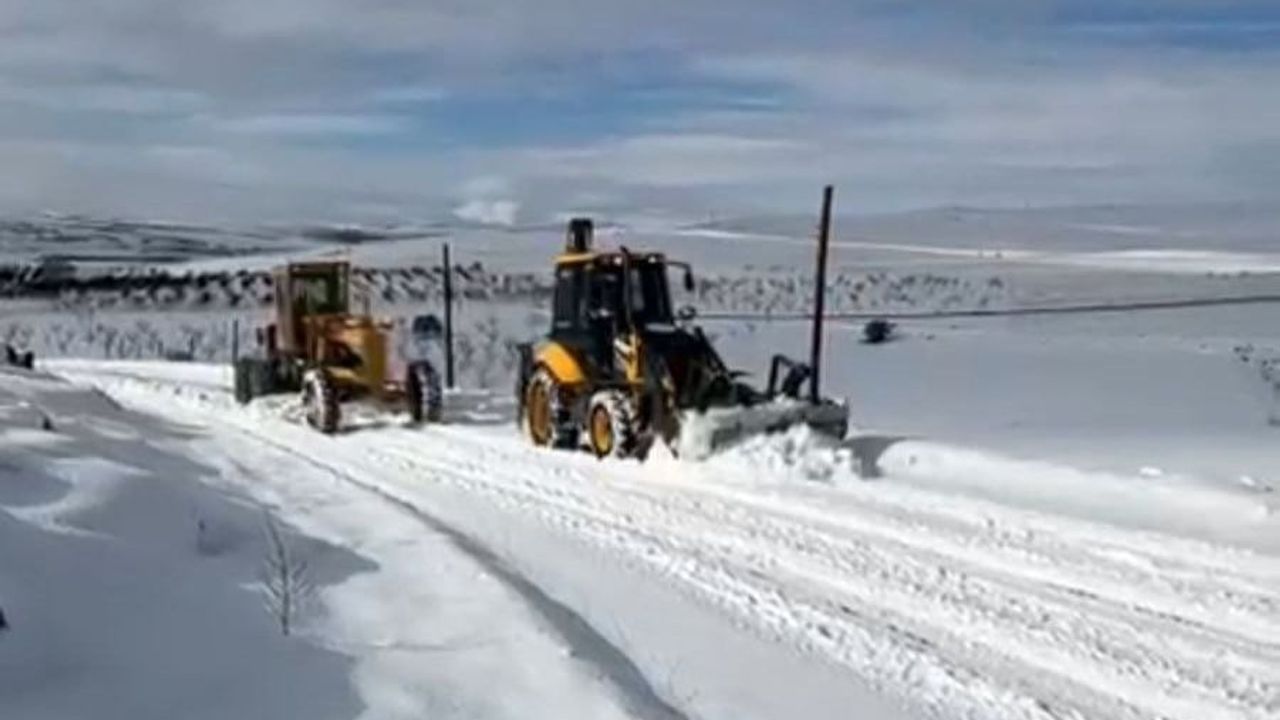 Darende Belediyesi Karla Mücadeleye Devam Ediyor