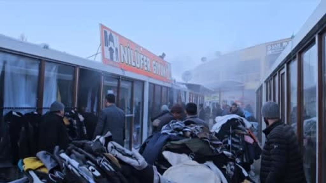 Darende'de Konteyner Çarşıda Yangın Paniği