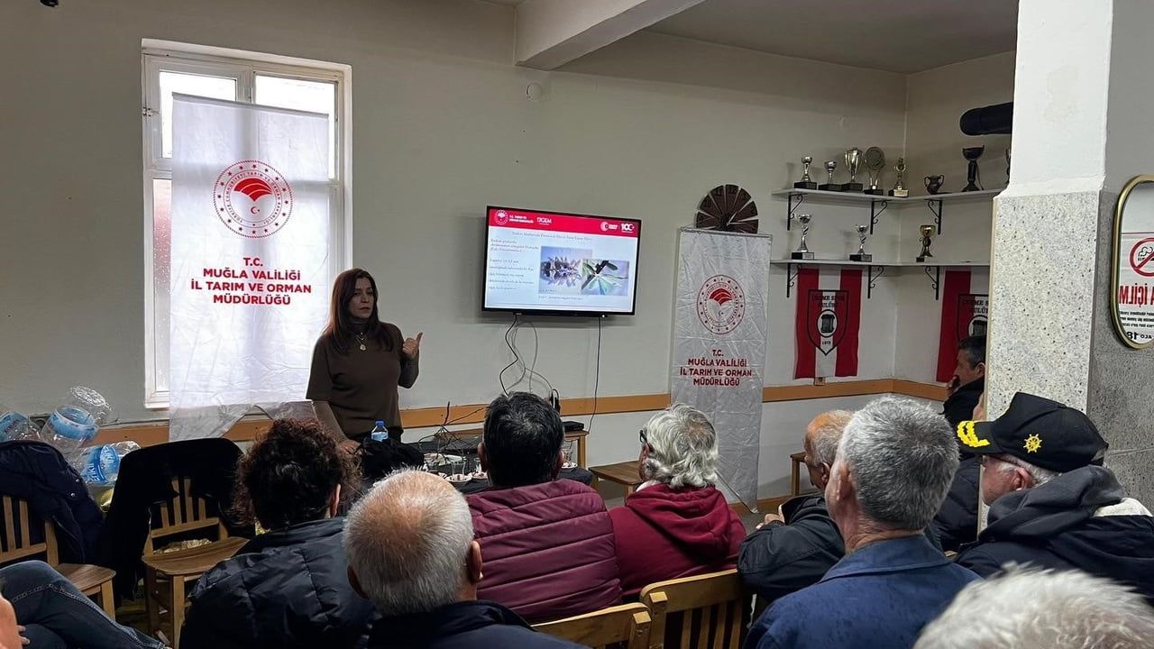 Datça'da Badem Üreticilerine Eğitim