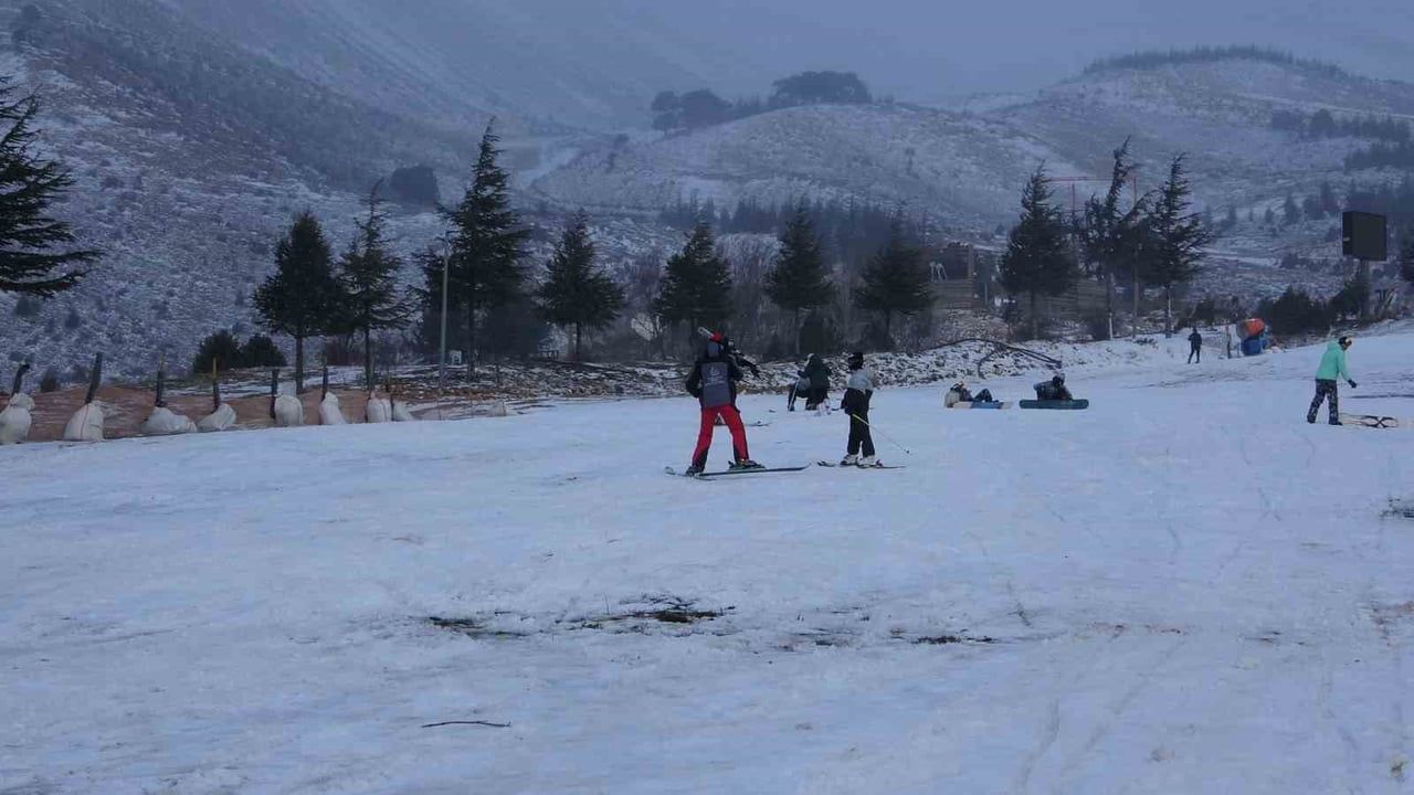 Davraz Kayak Merkezi'nde Suni Karlama ile Kayak Keyfi