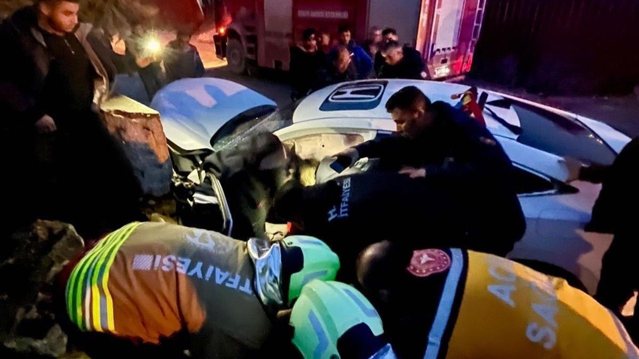 Defne'de Trafik Kazası: İki Yaralı