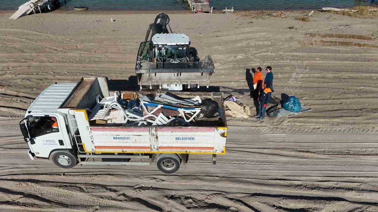 Deniz Kaplumbağaları Derneği'nden Temizlik Etkinliği