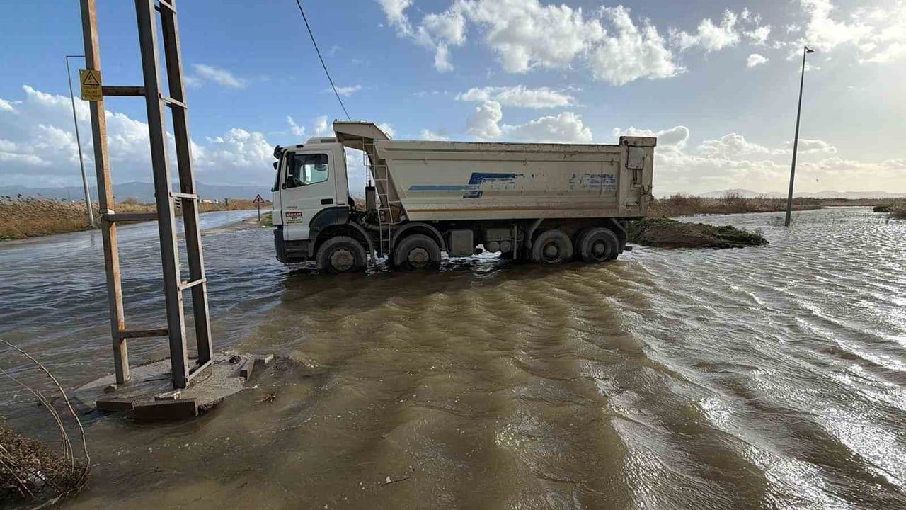 Deniz Taşınca Caddeler Göle Döndü