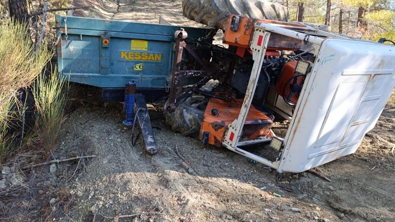 Denizli'de Devrilen Traktör Sürücüsü Kurtarıldı