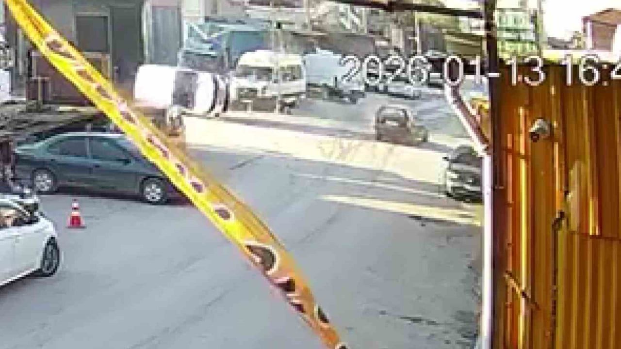 Denizli'de Hafif Ticari Araç Devrildi