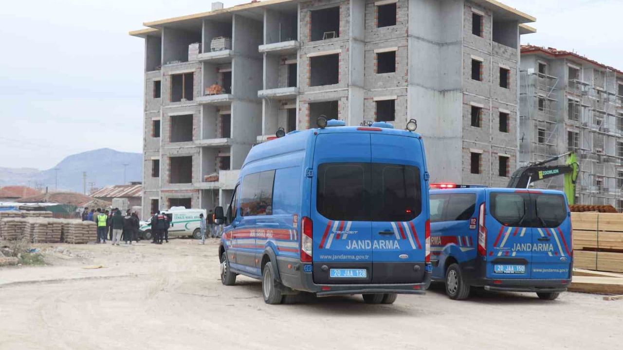 Denizli'de İşçi Asansör Boşluğuna Düşerek Hayatını Kaybetti